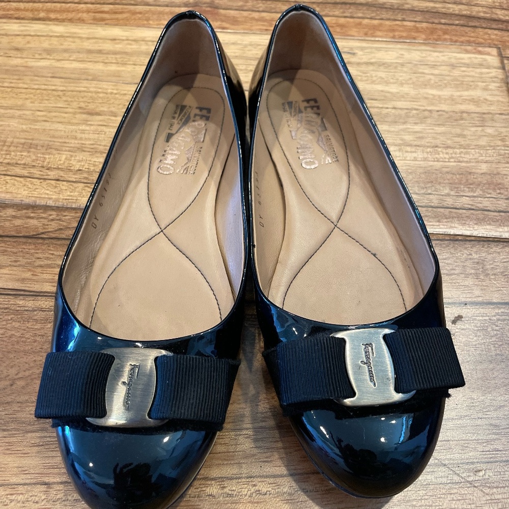 Salvator Ferragamo Varina Leather Flat Black US 6.5